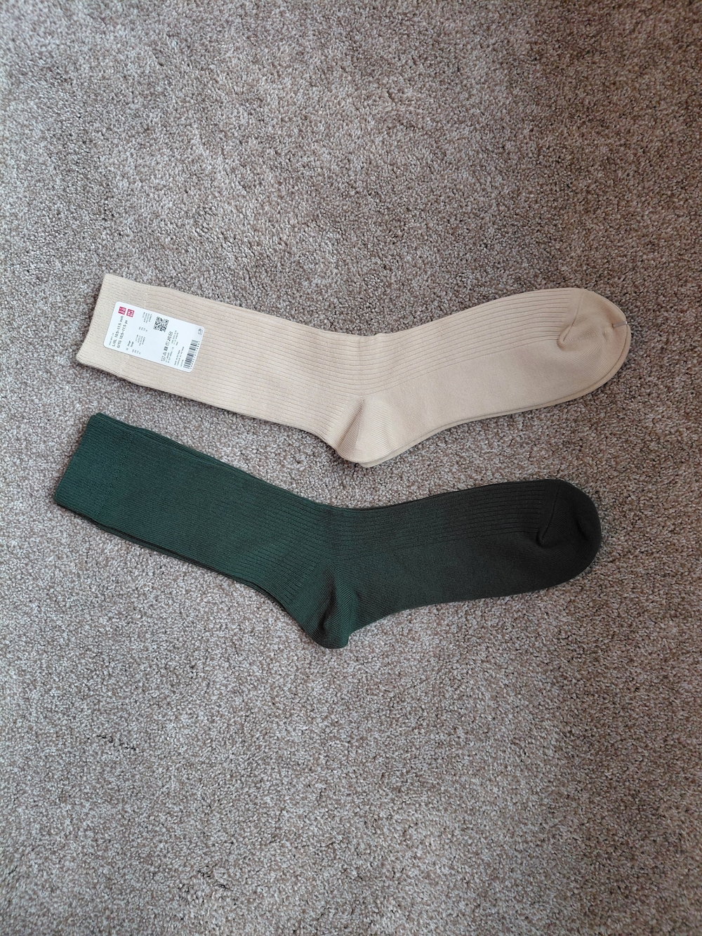 Uniqlo Men’s Socks - Beige & Dark Green